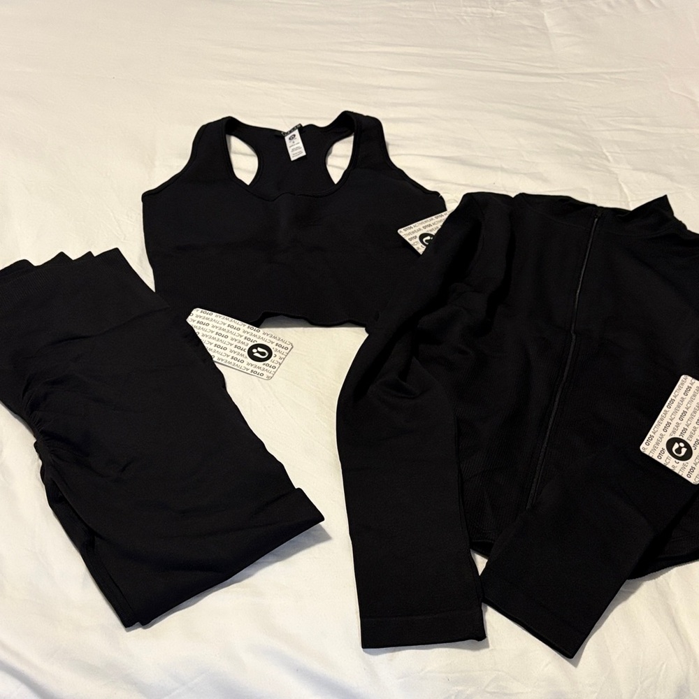 Black Stretchy Soft Material Activewear 3piece Set. Size Small